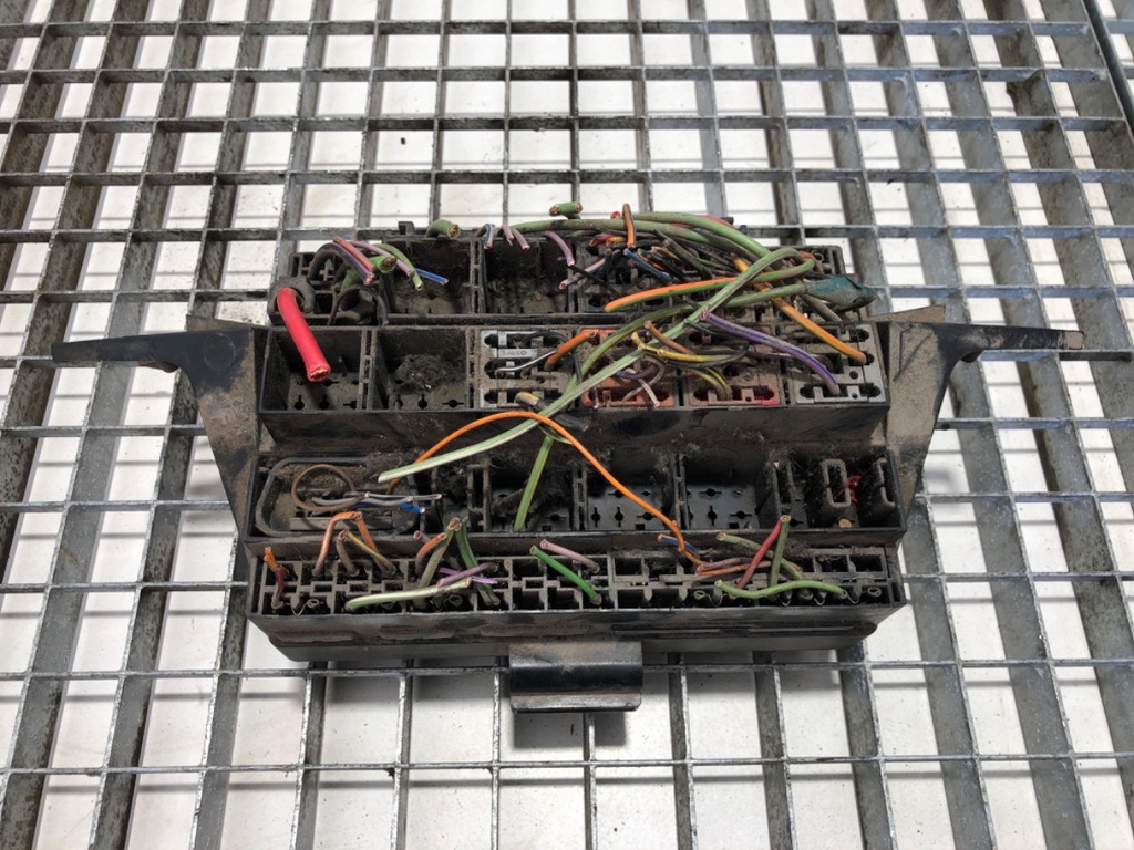 [STARK-759235] Caja de fusibles FORD TRANSIT Autobus (E_ _) 1994-2000 2.5 TD
