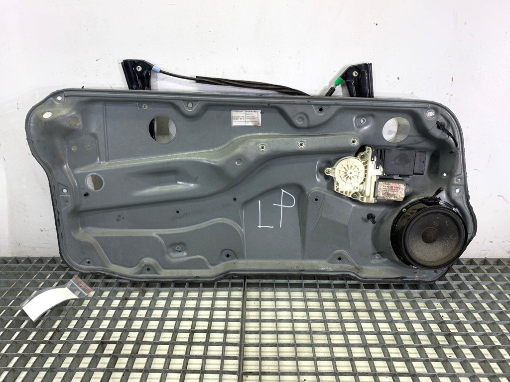 [STARK-762427] Elevalunas delantero izquierdo VW Golf IV (1J1) 1997-2008