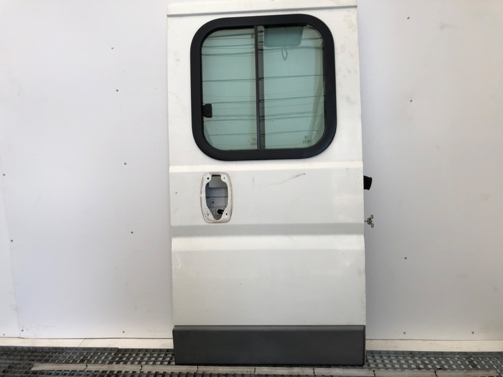 [STARK-734177] Puerta trasera derecha PEUGEOT BOXER 2006-2022