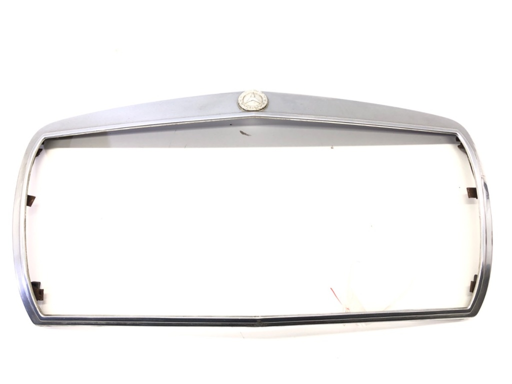 [STARK-579407] Rejilla de parachoques Mercedes-Benz Clase E (W123) 1976-1985