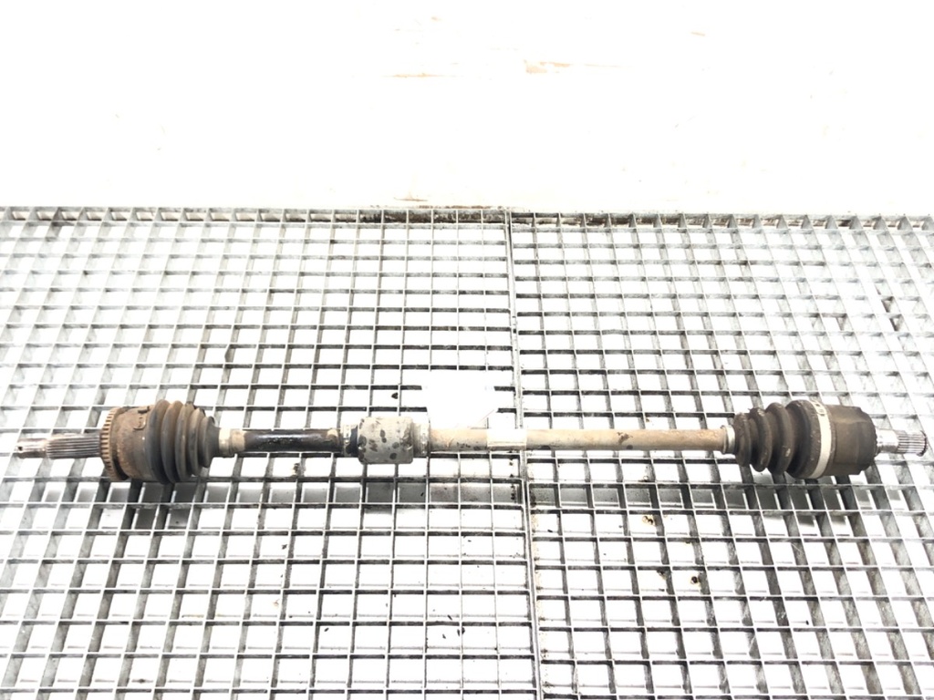 [STARK-670041] Semieje delantero derecho HYUNDAI i20 I (PB, PBT) 2008-2022