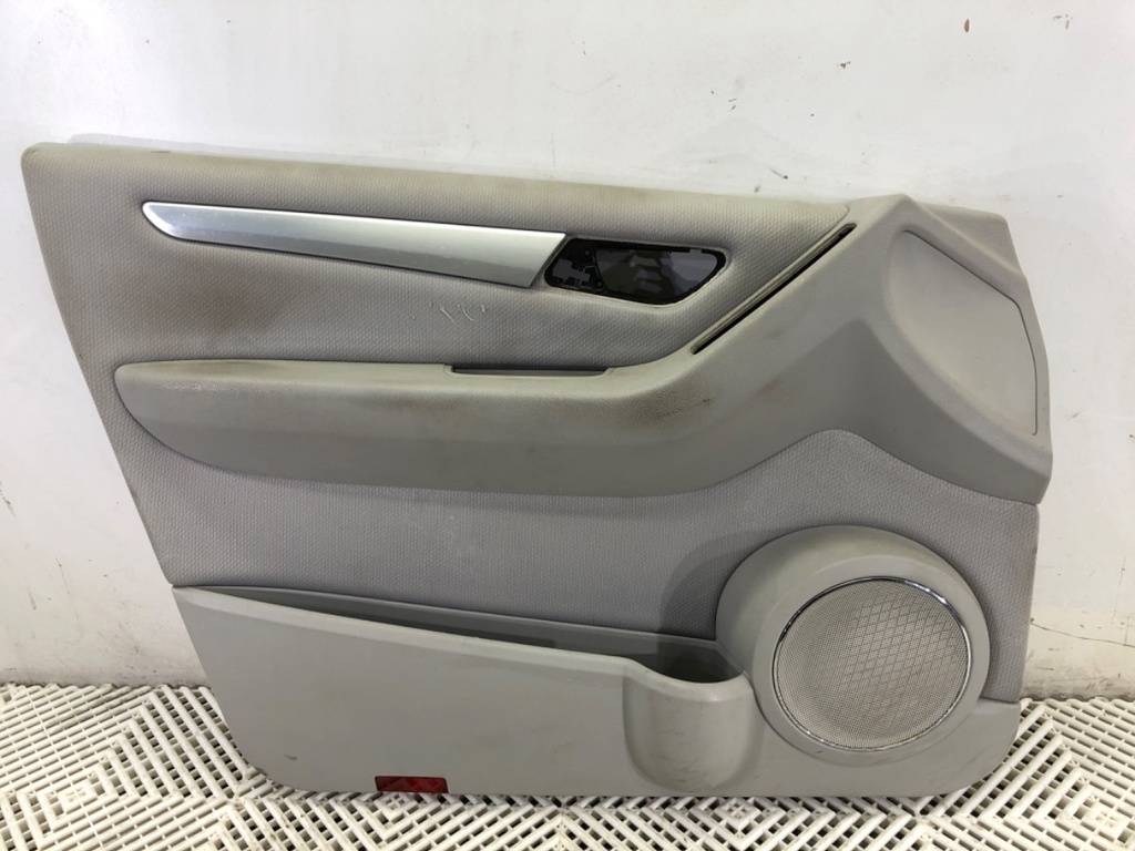[STARK-712409] Panel de puerta delantero izquierdo Mercedes-Benz Clase B Sports Tourer (W245) 2005-2011