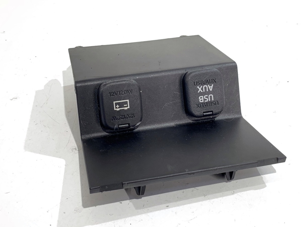 [STARK-789168] Puerto USB MAZDA 6 Sedan (GJ, GL) 2012-2022