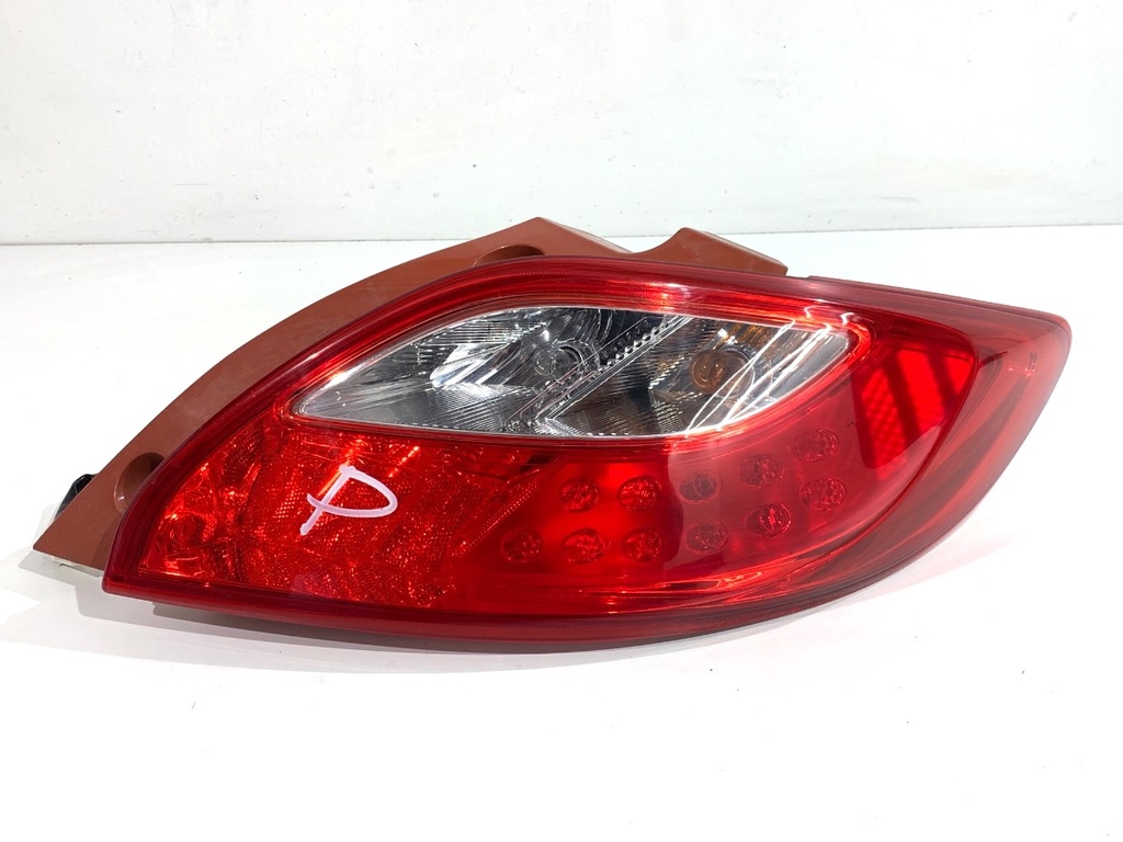 [STARK-869433] Piloto trasero derecho MAZDA 2 (DE_, DH_) 2007-2015