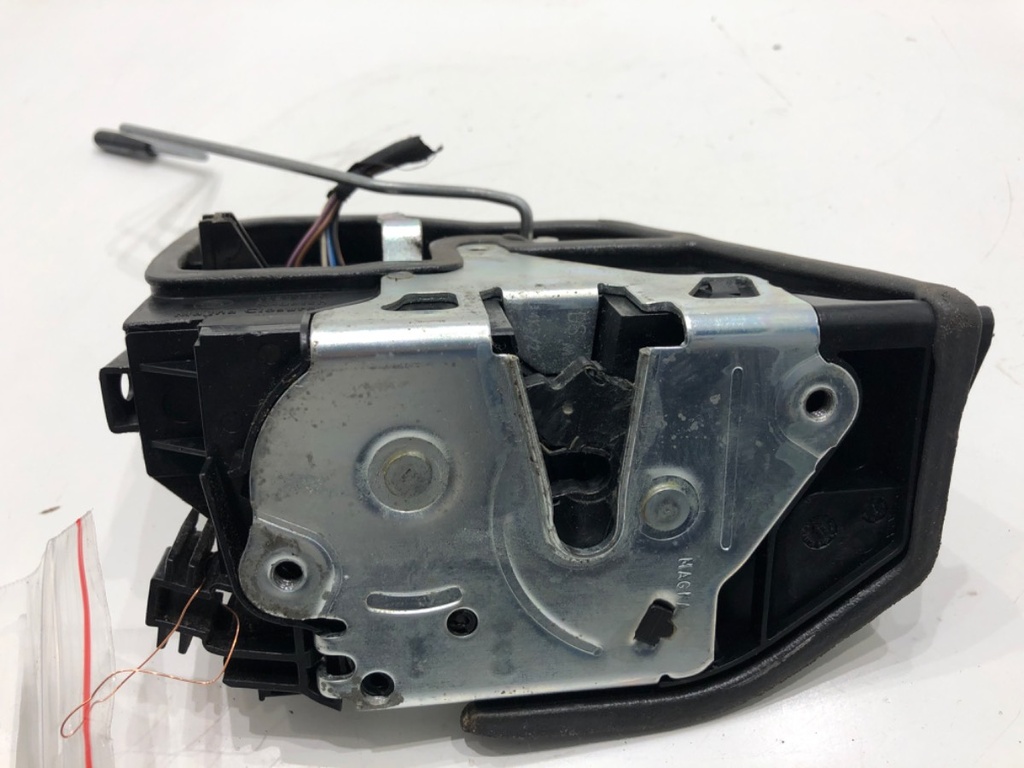 [STARK-845780] Cierre de puerta delantero derecho BMW X3 (F25) 2010-2017
