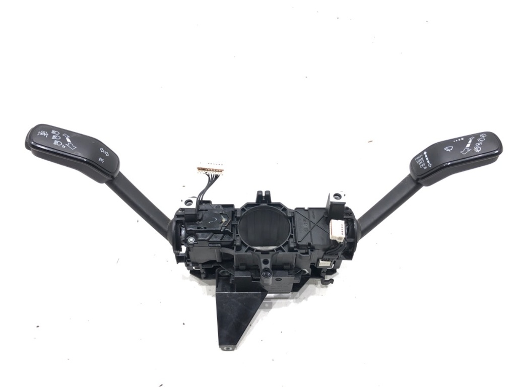 [STARK-811492] Combinado de luces e intermitentes VW Touran (5T1) 1.8 TSI 132 kW 2015-2022