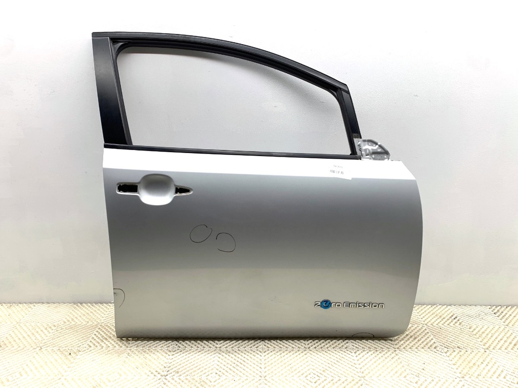 [STARK-781670] Puerta delantera derecha NISSAN LEAF (ZE0) 2010-2022