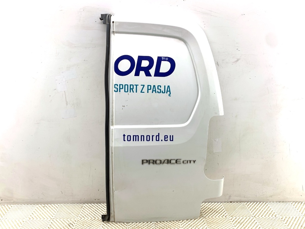 [STARK-809385] Puerta trasera derecha Toyota Proace City 1.5 D-4D 100 75 kW 2019-2022