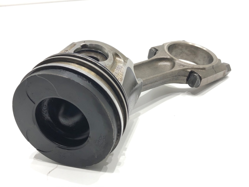 [STARK-802973] Pistón con biela Volvo V50 2.0 D 100 kW