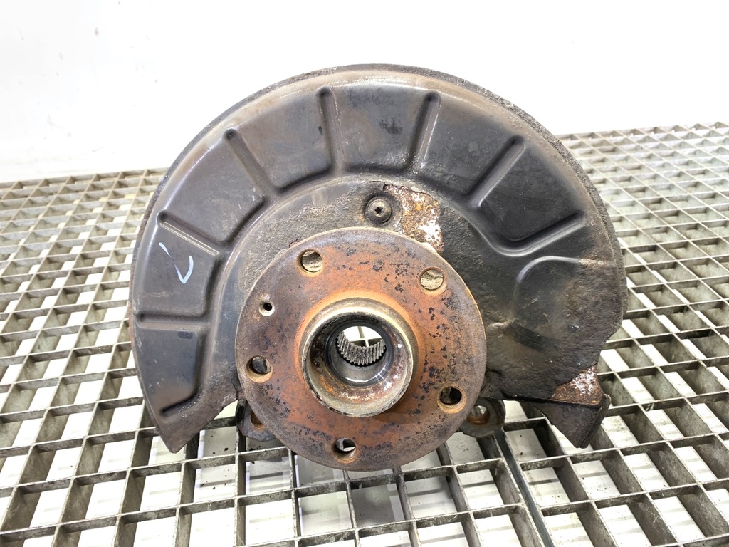 [STARK-813768] Maza delantera izquierda VW Passat B7 (A32, A33) 2011-2022