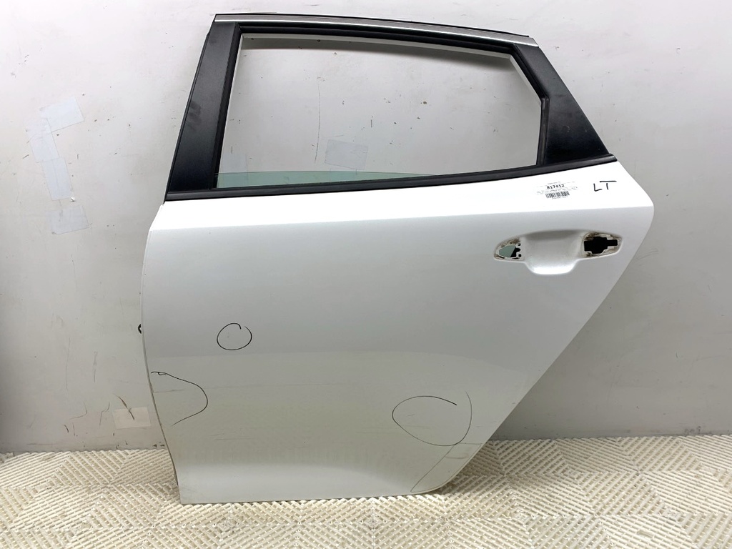 [STARK-817412] Puerta trasera izquierda KIA Optima (JF) 2015-2022