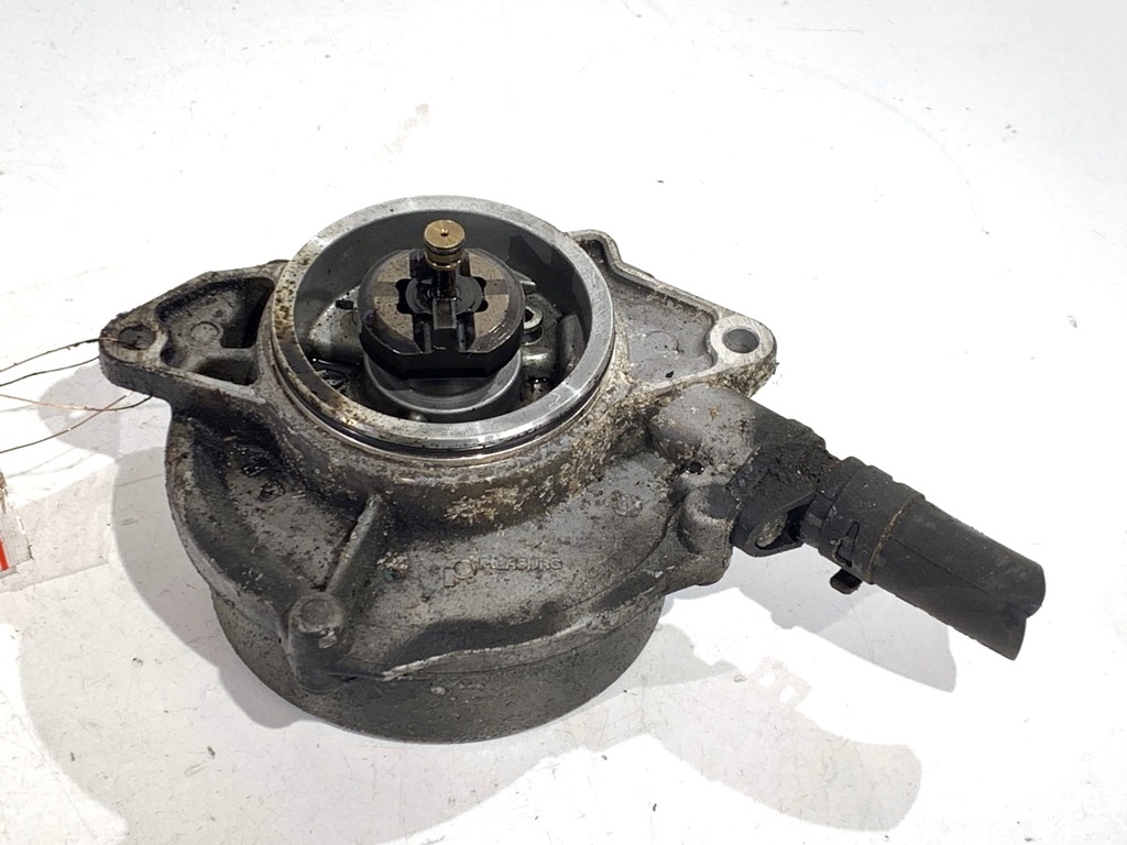 [STARK-829112] Bomba de vacío Audi A6 C6 Avant (4F5) 2.7 TDI 057145100AE