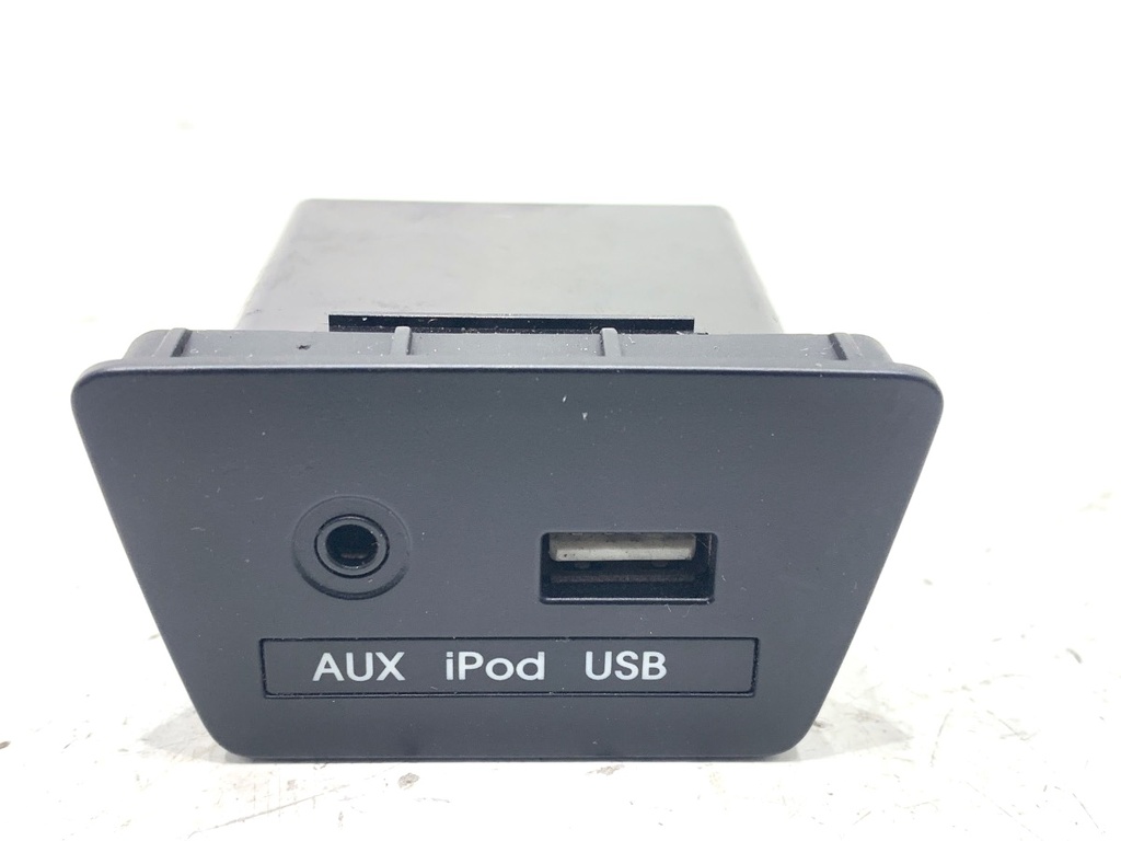 [STARK-849451] Puerto USB HYUNDAI ix35 (LM, EL, ELH) 2.0 CRDi