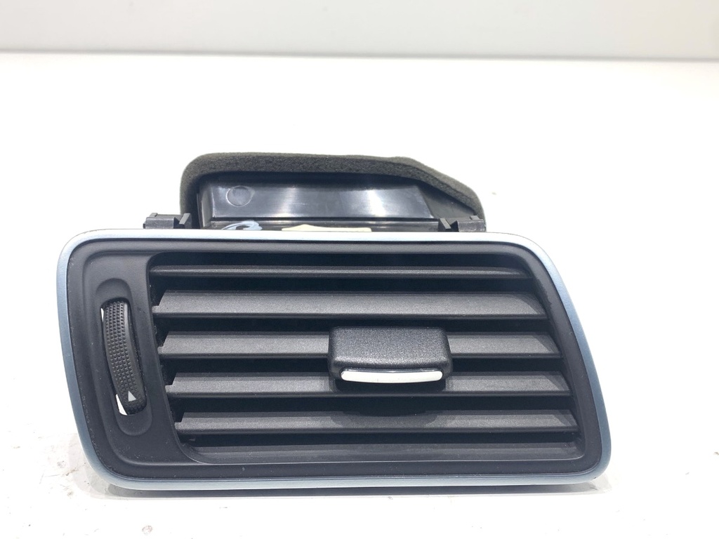 [STARK-850068] Rejilla de ventilación delantera derecha VW Passat B7 (362) 2010-2015