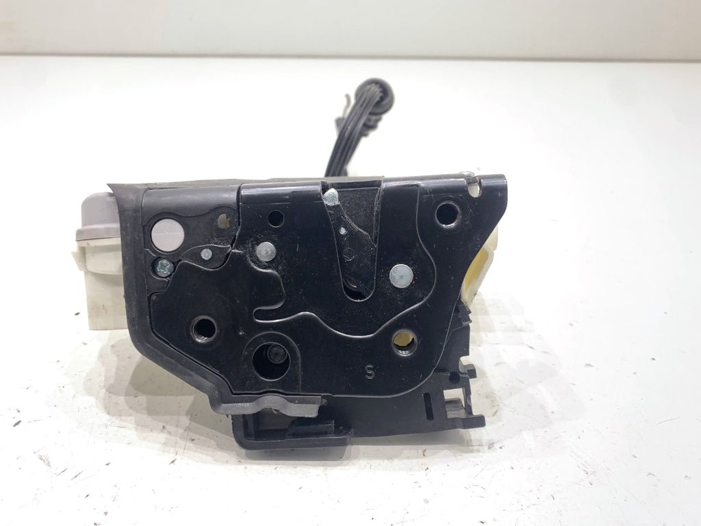 [STARK-855699] Cerradura de puerta delantera izquierda VW Passat B7 Variant 2.0 TDI 2010-2015