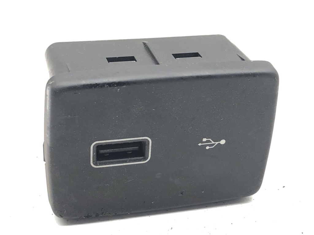 [STARK-857677] Puerto USB PEUGEOT BOXER 2006-2022 (Ref. OEM 07356855900)