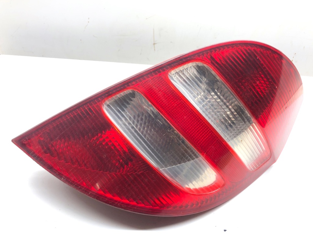 [STARK-866210] Piloto trasero derecho Mercedes-Benz Clase A (W169) 2004-2012