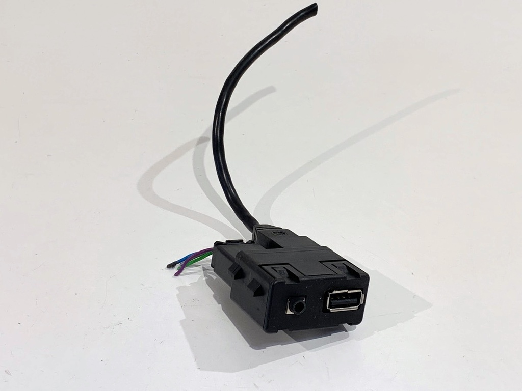 [STARK-867799] Puerto USB OPEL ASTRA J Sports Tourer (P10) 2010-2015