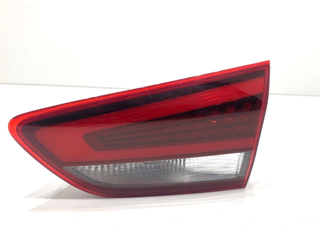 [STARK-848325] Piloto trasero derecho HYUNDAI i30 (PDE, PD, PDEN) 2016-2022