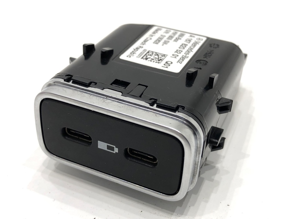[STARK-877831] Puerto USB Mercedes-Benz GLE (V167) 2018-