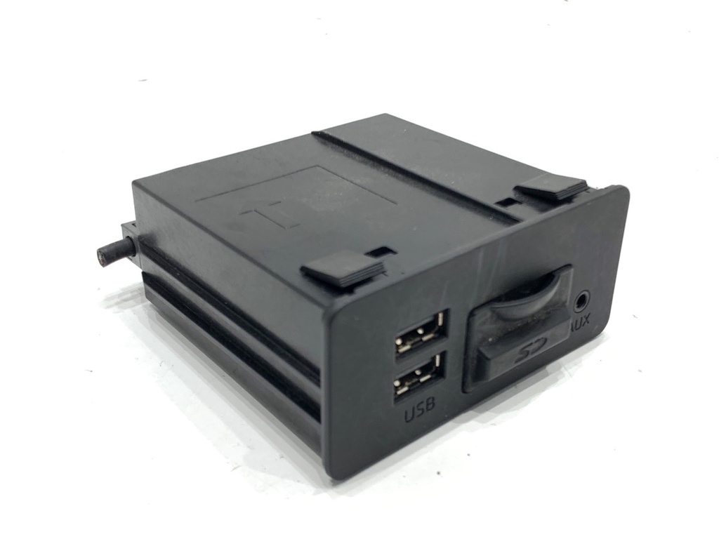 [STARK-880864] Puerto USB Mazda 3 (BM, BN) 2.0 88 kW 120 CV gasolina 2013-2022