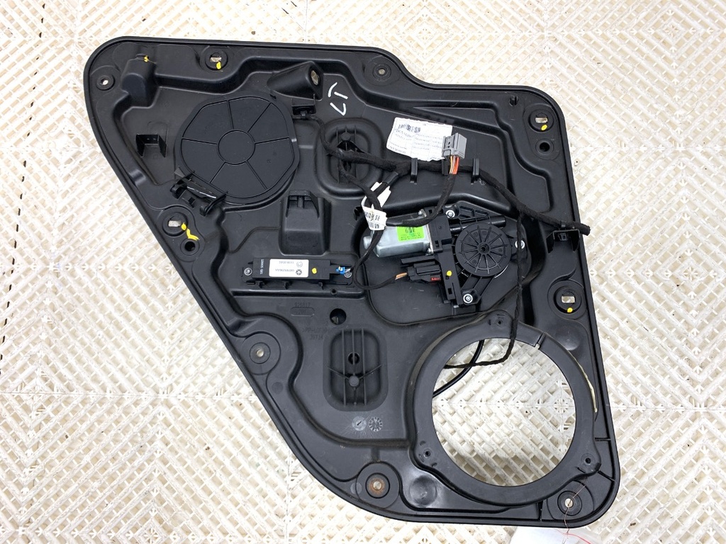 [STARK-881453] Elevalunas trasero izquierdo Jeep Grand Cherokee IV (WK, WK2) 2010-2022
