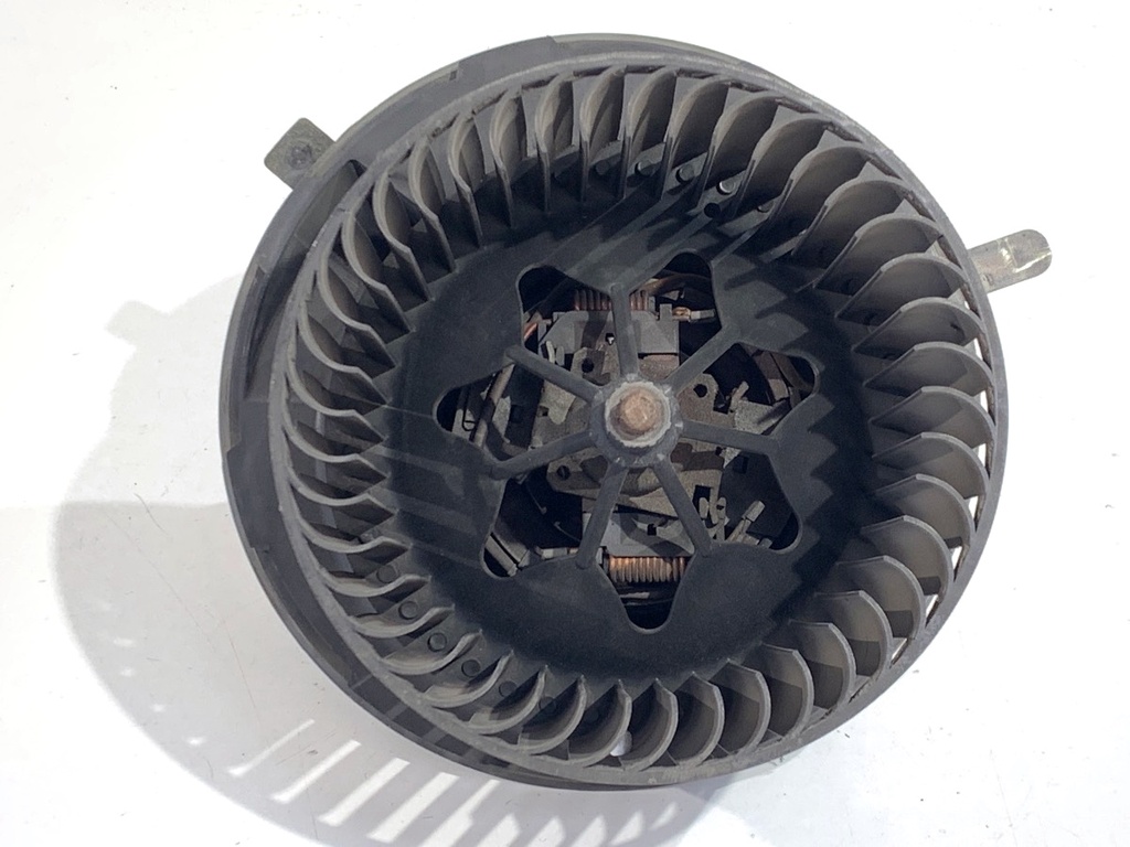 [STARK-883111] Ventilador de admisión para VW Golf V (1K1) 1.9 TDI 77kW 2003-2010