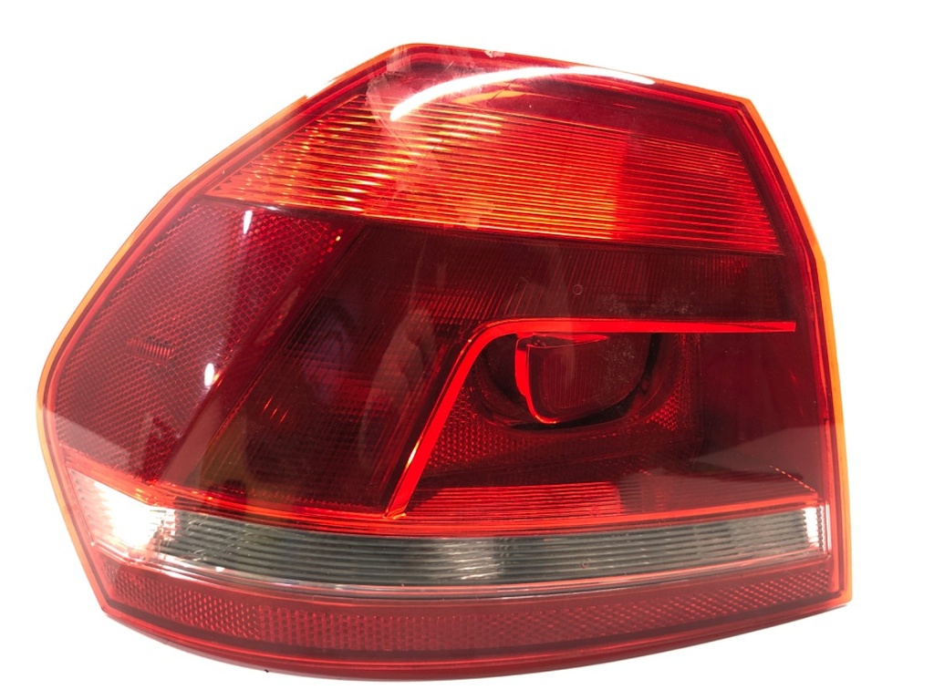 [STARK-813832] Piloto trasero izquierdo VW Passat B7 (A32, A33) 2011-2022