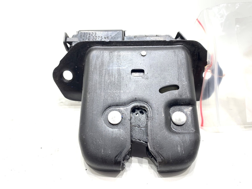 [STARK-890541] Cierre de portón trasero Nissan Qashqai III (J12) 2021-2022