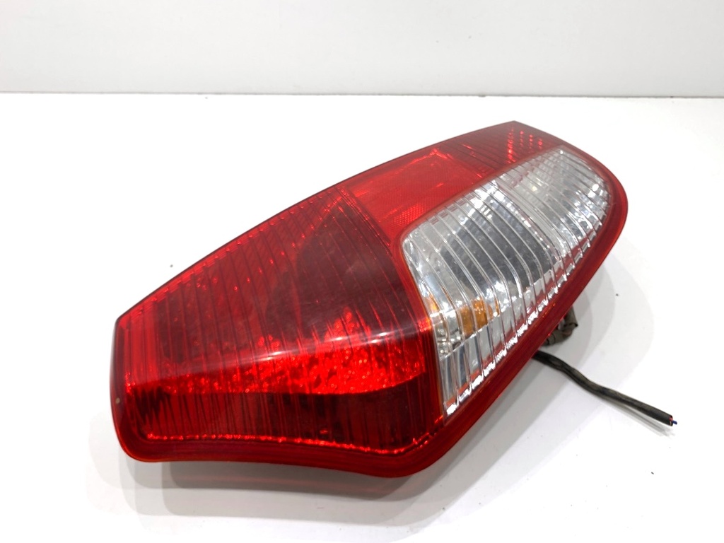 [STARK-896949] Piloto trasero izquierdo HYUNDAI i10 I (PA) 1.1 49 kW 67 CV gasolina 2008-2013