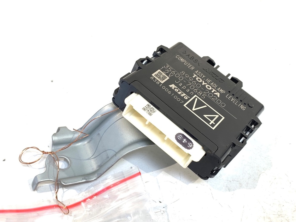 [STARK-905582] Módulo de luz para Toyota Avensis Kombi (_T27_) 2009-2018 1.8 (ZRT271_) REF: 89960-20200