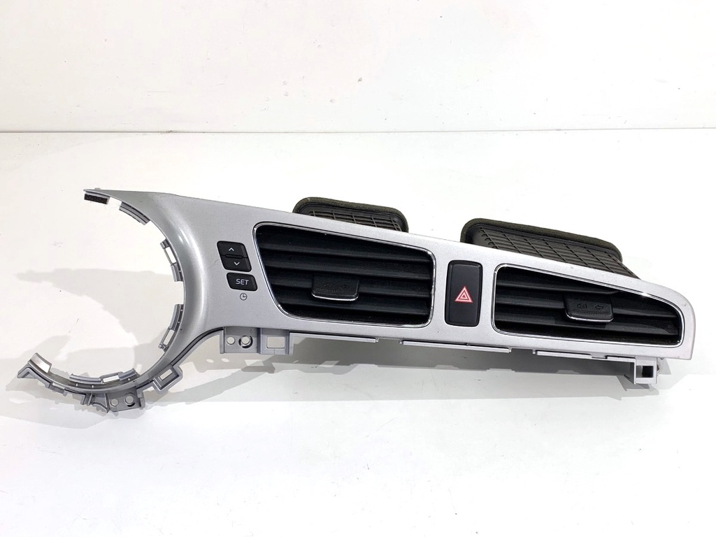[STARK-907618] Rejilla de entrada de aire delantera KIA CEE'D Sportswagon (JD) 2012-2018