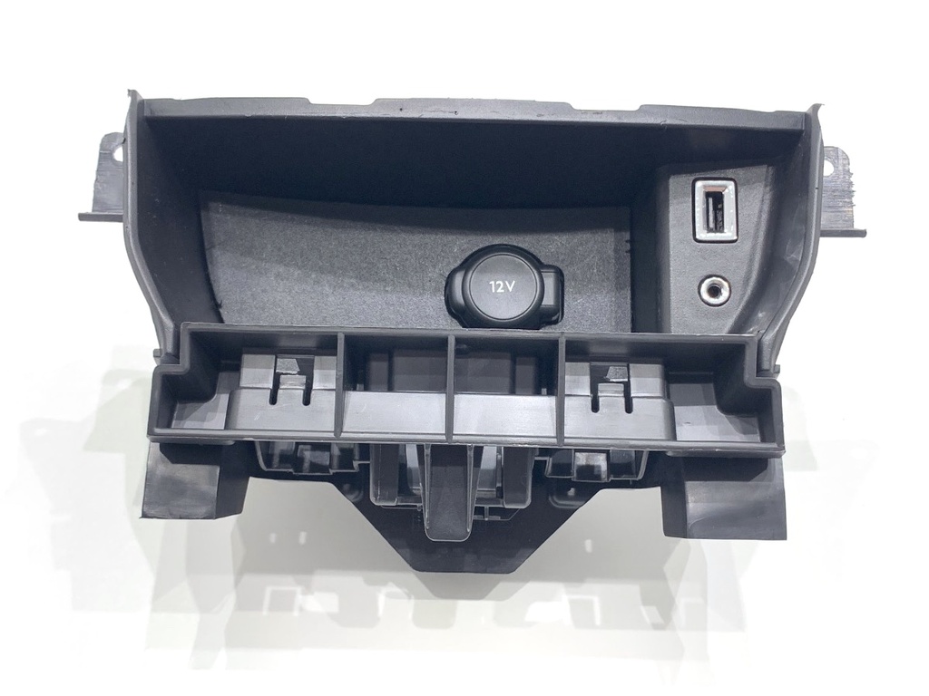 [STARK-909786] Puerto USB PEUGEOT 308 II (LB_, LP_, LW_, LH_, L3_) 2013 - 2021 1.2 THP 130