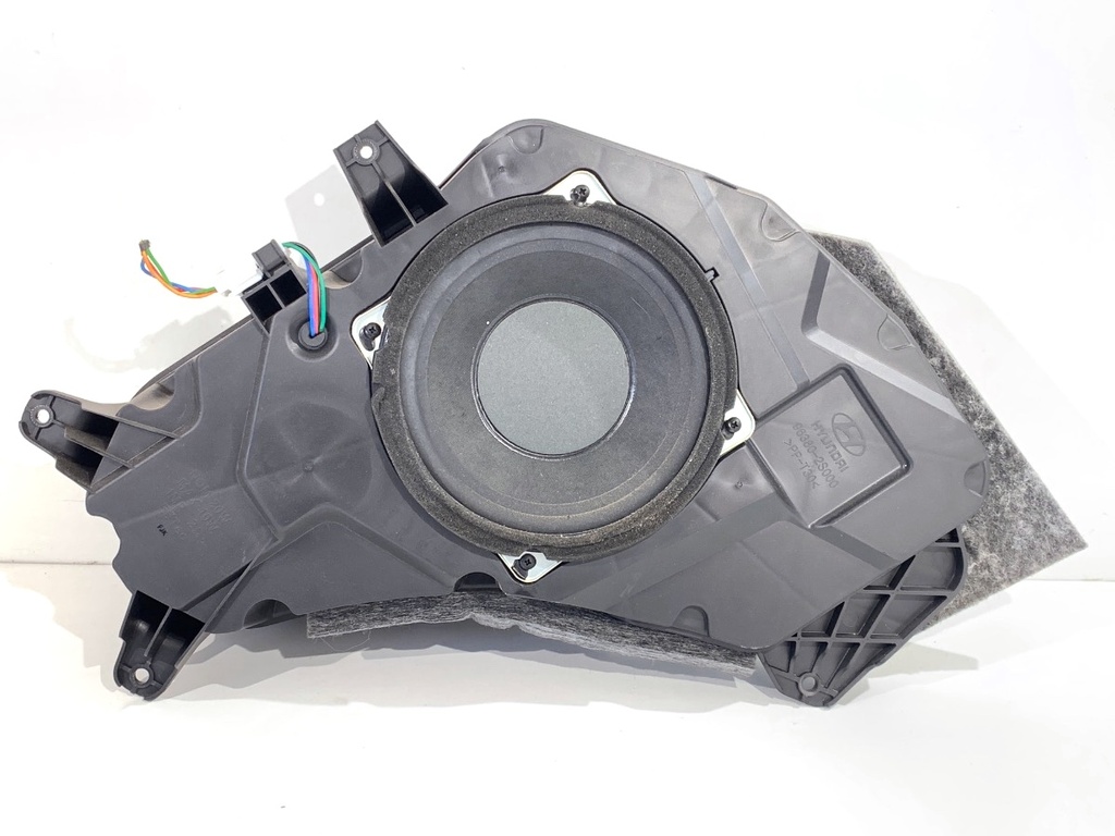 [STARK-913795] Subwoofer HYUNDAI ix35 (LM, EL, ELH) 2009-2022