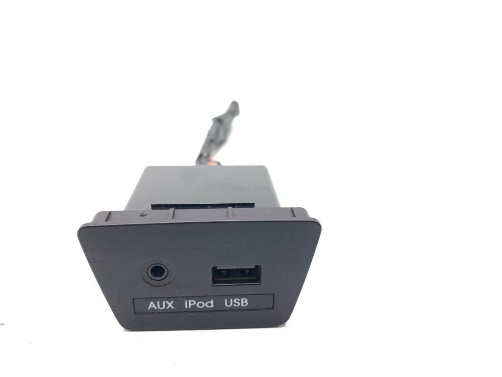 [STARK-915202] Puerto USB Hyundai ix35 (LM, EL, ELH) 2009-2022 1.6 99 kW 135 CV