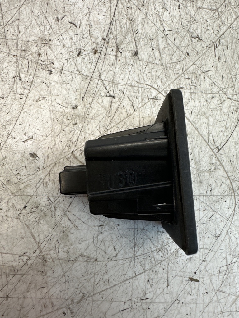 [MTD-498768] Iluminación de matrícula Mercedes C300 AMG W205 M264 264.920 A0009062903