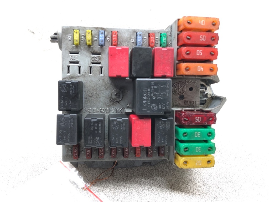 [STARK-463128] Caja de fusibles FIAT Bravo II (198_) 1.9 D Multijet 88 kW (120 CV) 2007-2014