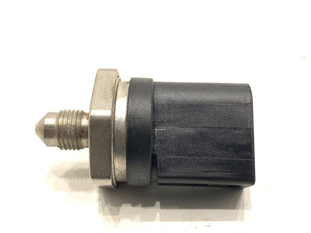 [STARK-776466] Sensor de presión de combustible AUDI A5 (8T3) 1.8 TFSI 125 kW 2007-2017
