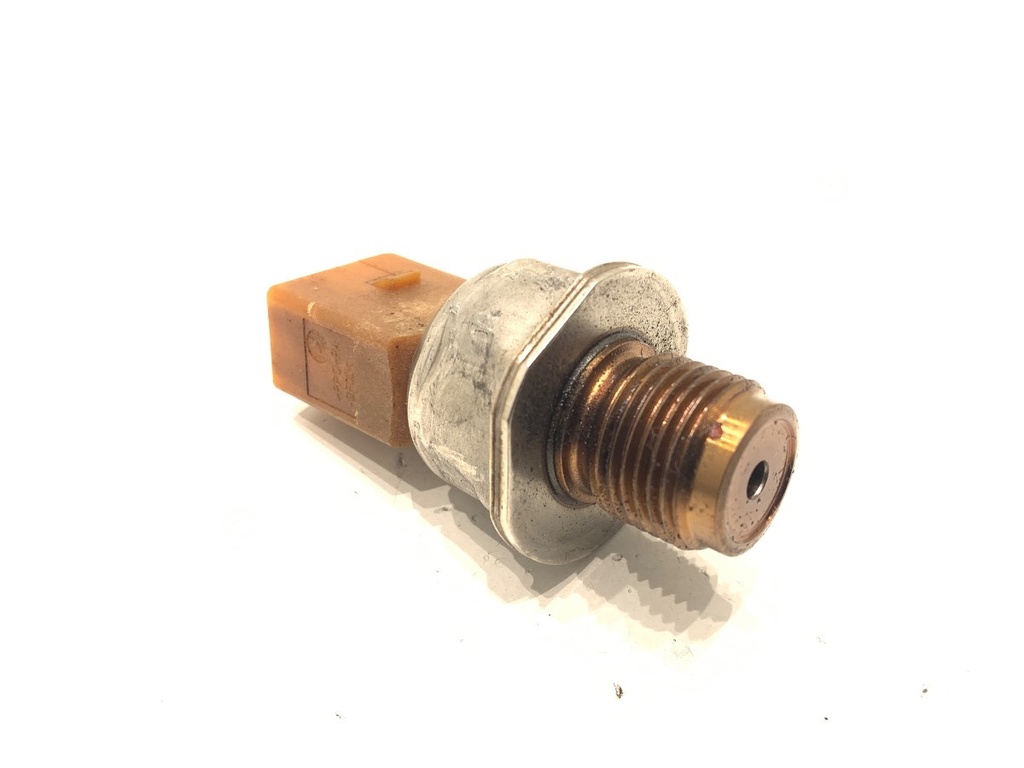 [STARK-813174] Sensor de presión de combustible VW Passat B7 Variant 2.0 TDI 103 kW