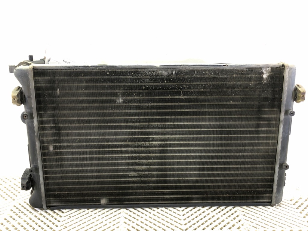 [STARK-644549] Radiador de agua VW Golf IV (1J1) 1.6 16V 77 kW 2000-2005