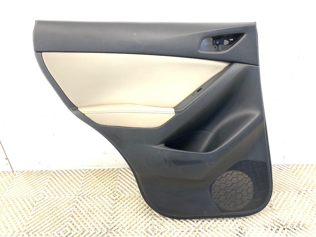 [STARK-761083] Panel de puerta trasera izquierdo Mazda CX-5 (KE, GH) 2011-2017