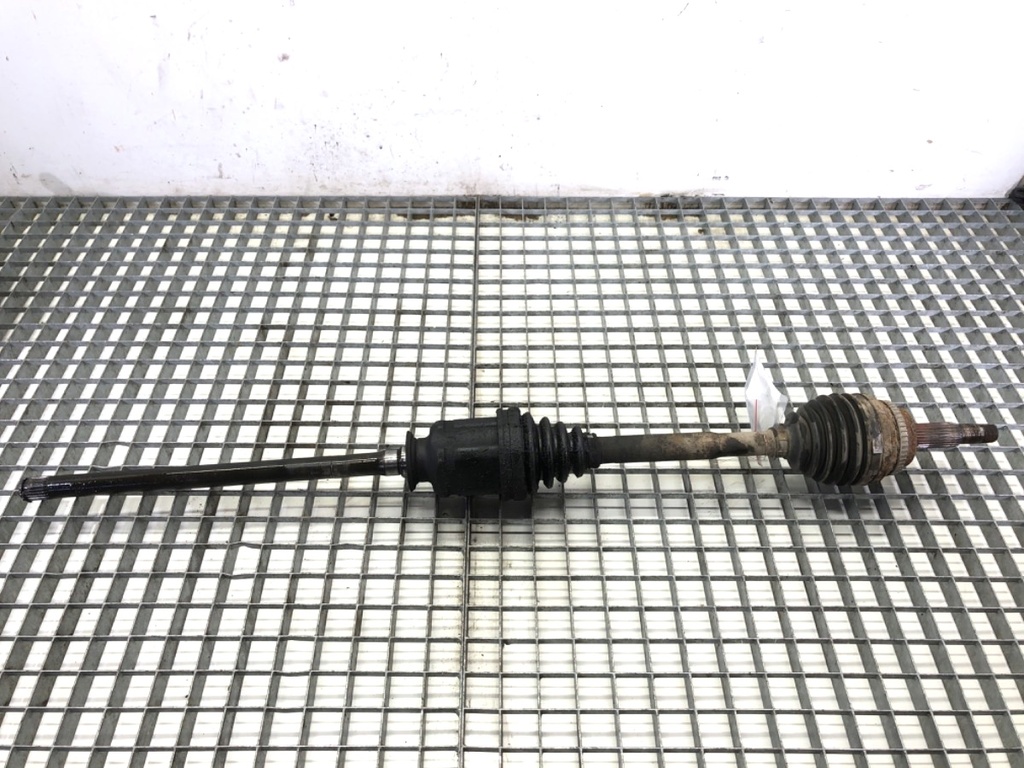 [STARK-761523] Semieje delantero derecho Toyota RAV4 II (_A2_) 2.0 D 4WD 2001-2005