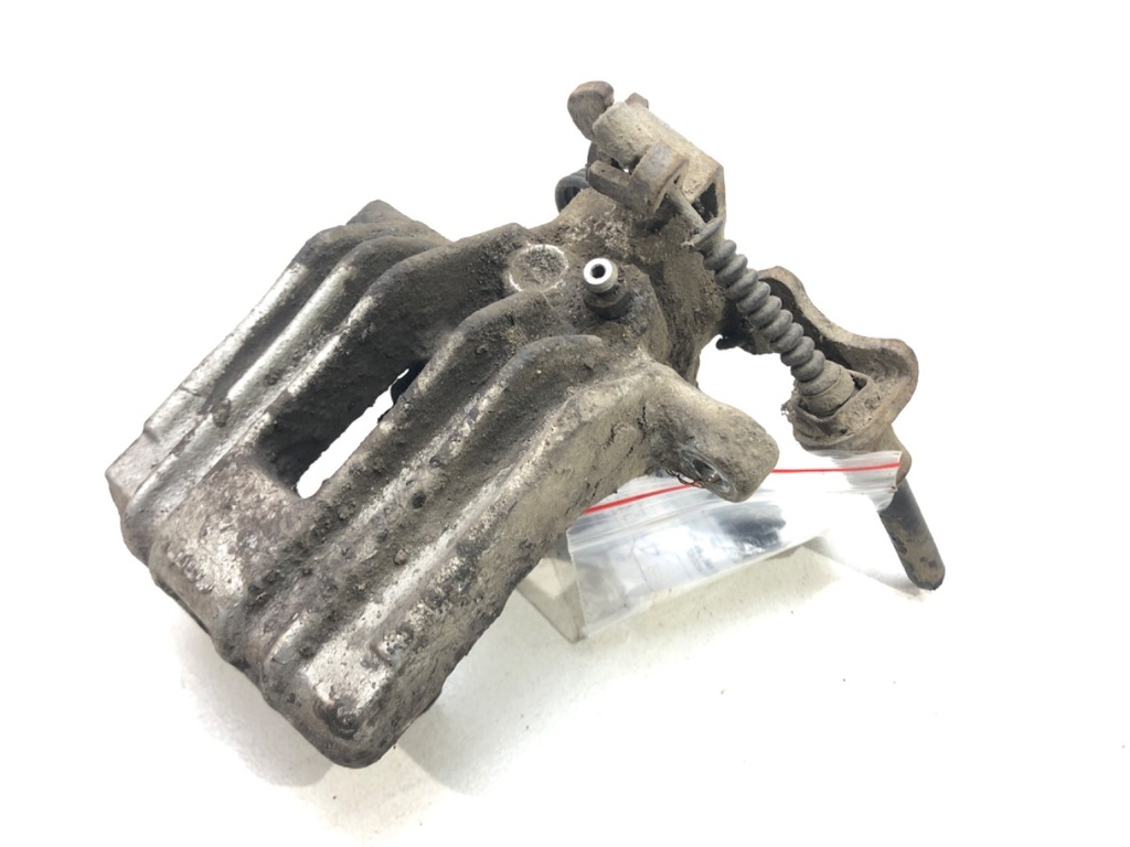 [STARK-452965] Pinza de freno trasera derecha VW Passat B5 (3B2) 1996-2001