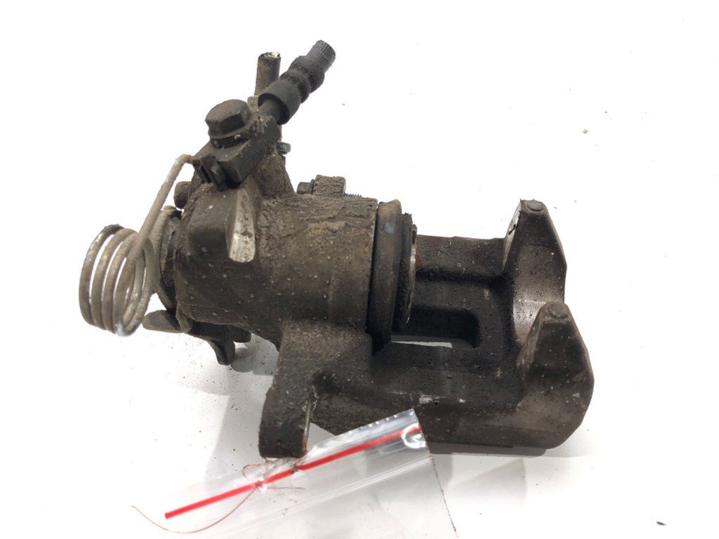 [STARK-544611] Pinza de freno trasera izquierda VW Passat B5 (3B2) 1996-2001