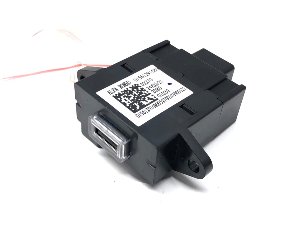 [STARK-553489] Puerto USB Alfa Romeo Giulia (952) 2015-2022