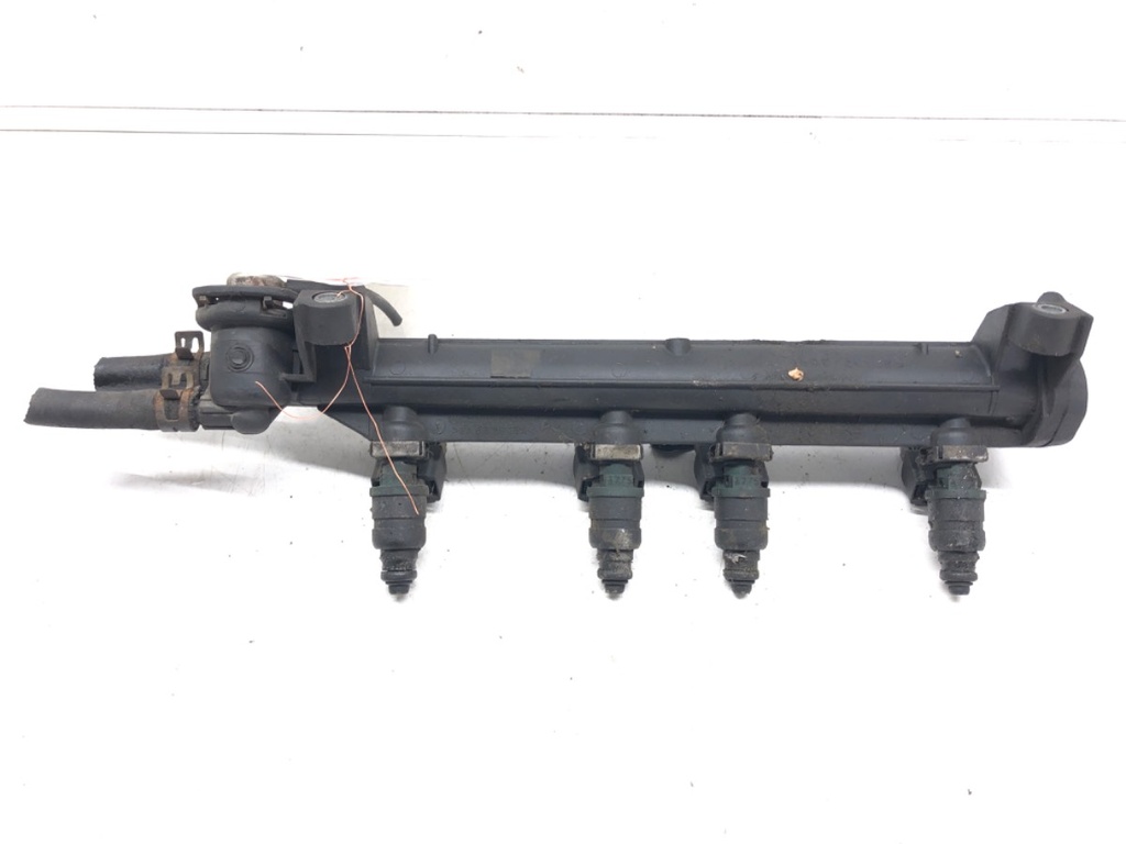 [STARK-553564] Rampa de inyectores VW Golf IV (1J1) 1.6 gasolina 74 kW (100 CV) 1997-2004