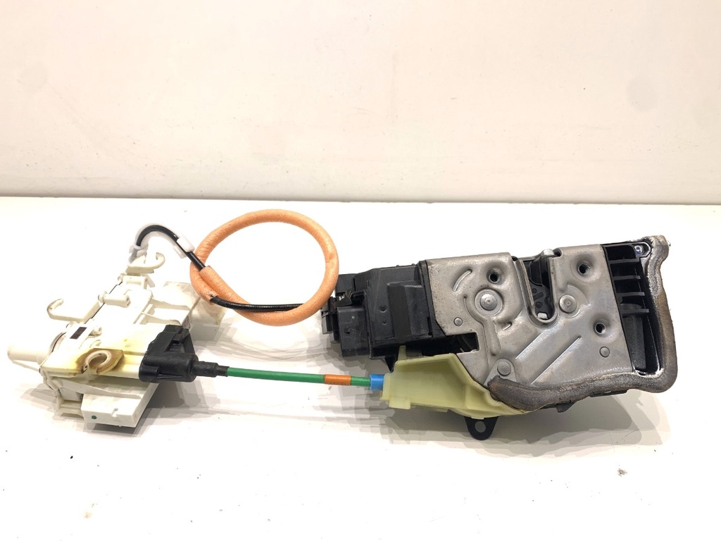 [STARK-827494] Cerradura de puerta delantera derecha BMW Serie 5 (G30, F90) 2016-2022