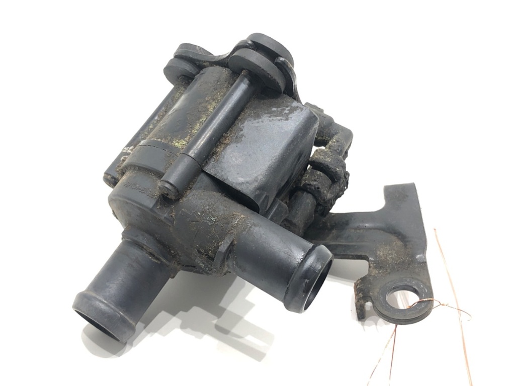 [STARK-641655] Bomba de agua adicional VW Golf VII Variant 1.6 TDI 81 kW 2013-2017