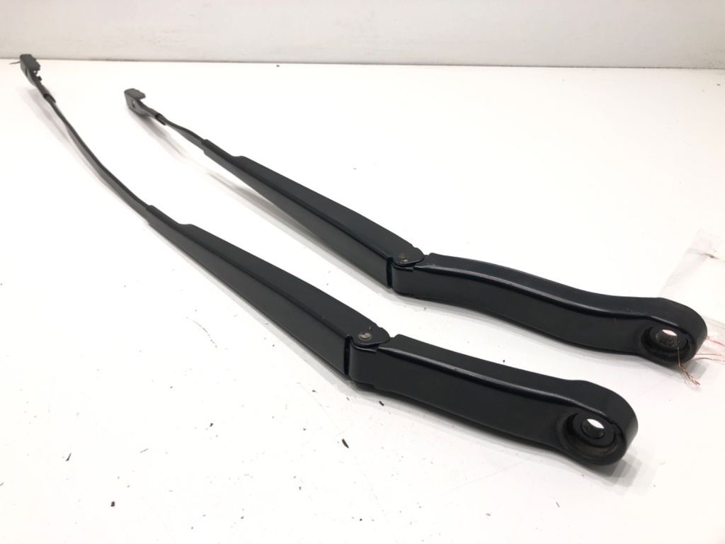 [STARK-682382] Brazo limpiaparabrisas delantero completo Audi Q7 (4MB, 4MG) 2015-2022