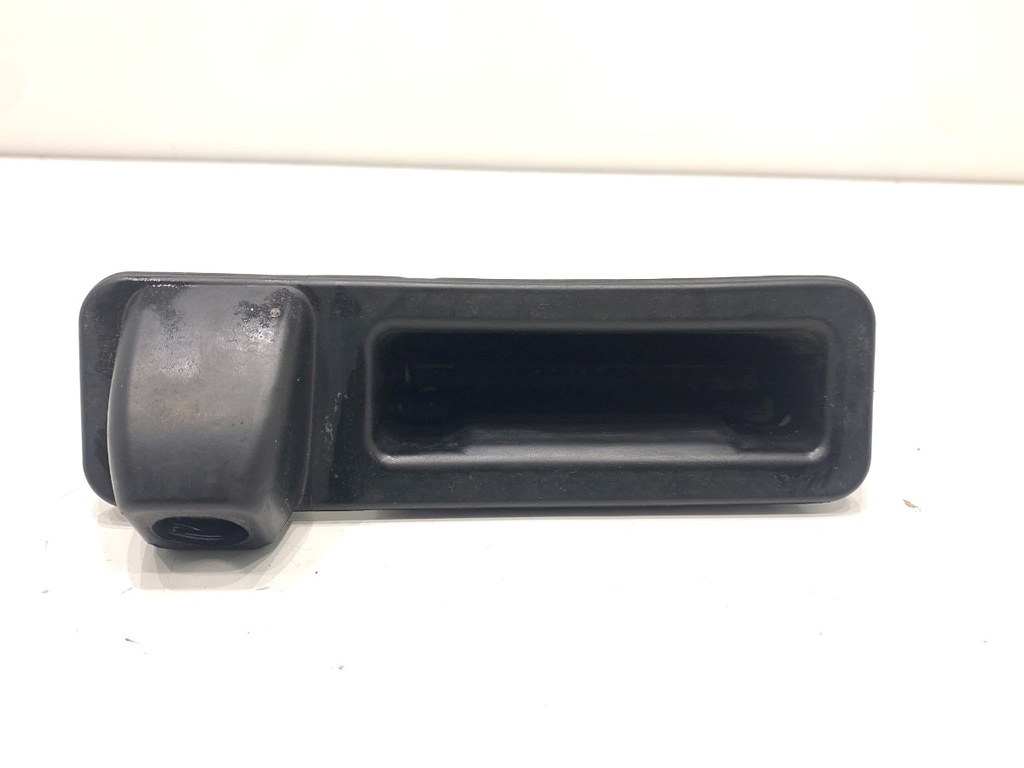 [STARK-846822] Maneta de portón trasero BMW 5 (G30, F90) 2016-2022